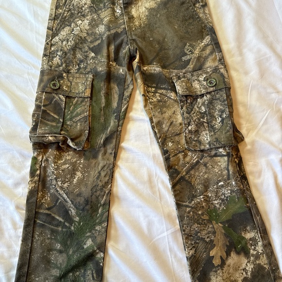 Realtree Kids Camouflage Cargo Pants with Green Accents - Picture 3 of 5